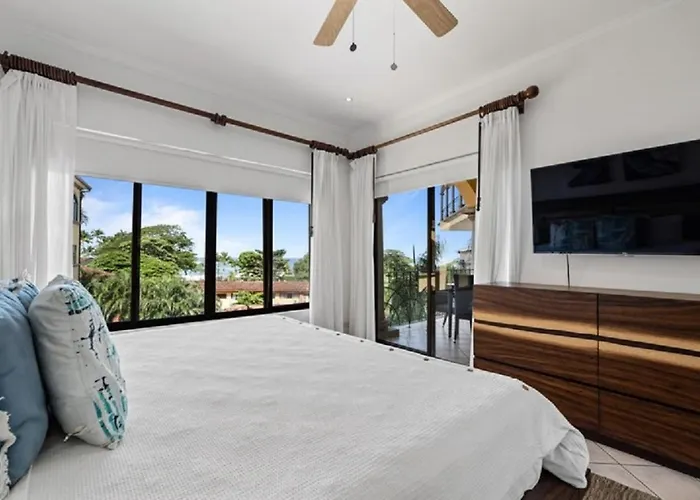 Oceanview Across From With Pool Holiday home